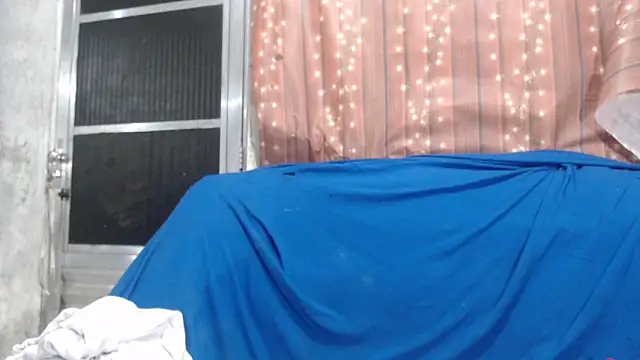 Snapshot of Venusluxodomme chatting on 04-20-26, 02:14 Venusluxodomme online show from 04-20-26, 02:14