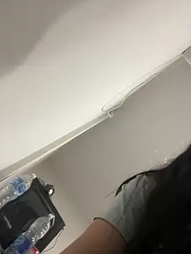 Snapshot of kiarafonseca_ chatting on 10-25-25, 02:08 kiarafonseca online show from 10-25-25, 02:08