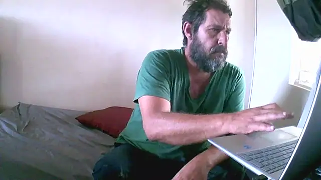 Snapshot of TryingWind chatting on 10-20-25, 08:15 TryingWind online show from 10-20-25, 08:15