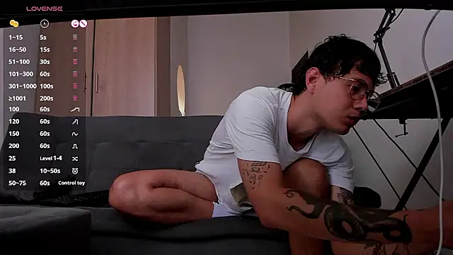 Snapshot of LeaneSeb chatting on 02-12-26, 06:03 LeaneSeb online show from 02-12-26, 06:03