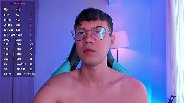 Snapshot of LeaneSeb chatting on 02-25-26, 01:21 LeaneSeb online show from 02-25-26, 01:21