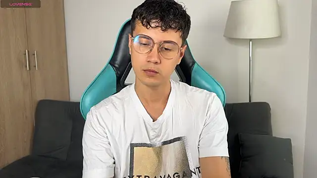 Snapshot of LeaneSeb chatting on 03-08-26, 06:55 LeaneSeb online show from 03-08-26, 06:55