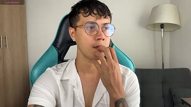 Snapshot of LeaneSeb chatting on 03-09-26, 06:34 LeaneSeb online show from 03-09-26, 06:34