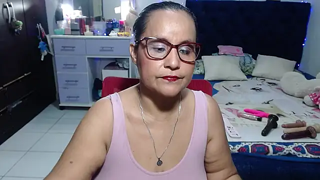 pervert mommy  online show from 06-19-26, 09:35