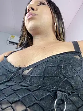 Snapshot of cristal_0381 chatting on 03-09-25, 10:52 cristal 0381 online show from 03-09-25, 10:52