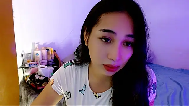 Snapshot of SweetLilly_18 chatting on 11-05-25, 02:33 SweetLilly 18 online show from 11-05-25, 02:33