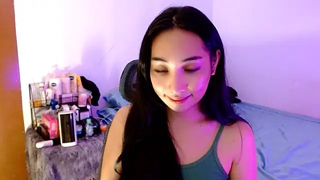 Snapshot of SweetLilly_18 chatting on 11-17-25, 03:56 SweetLilly 18 online show from 11-17-25, 03:56