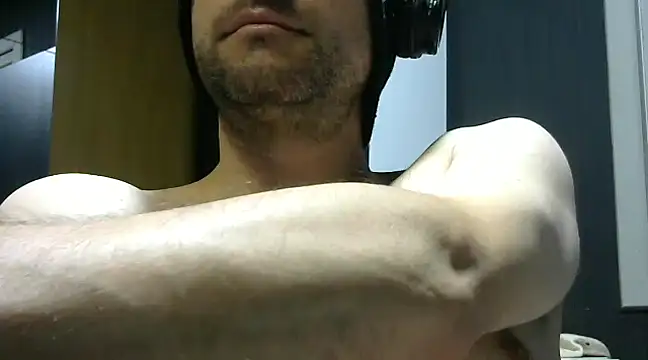 Snapshot of gauchors20 chatting on 12-21-24, 10:06 gauchors20 online show from 12-21-24, 10:06