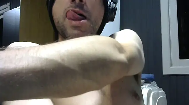 Snapshot of gauchors20 chatting on 02-15-25, 03:20 gauchors20 online show from 02-15-25, 03:20