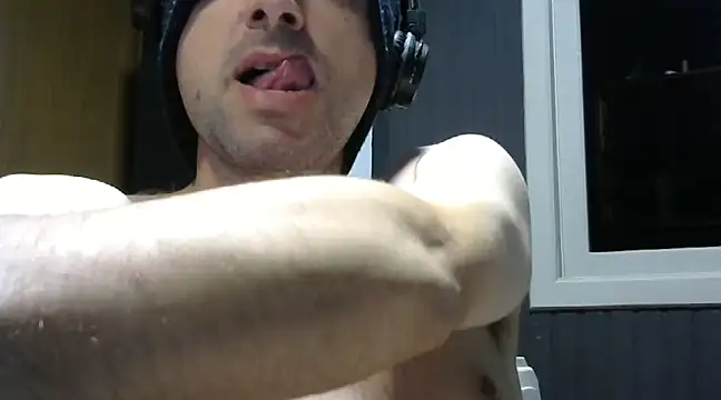 Snapshot of gauchors20 chatting on 02-18-25, 02:38 gauchors20 online show from 02-18-25, 02:38