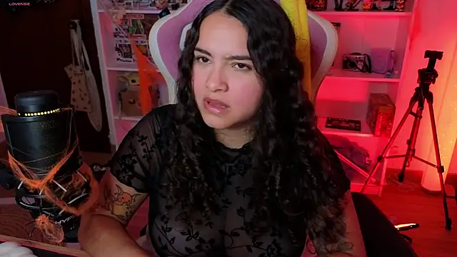 Snapshot of Sweet_sully__ chatting on 10-18-25, 09:10 Sweet sully online show from 10-18-25, 09:10