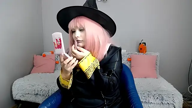 Estheri online show from 10-28-25, 07:12