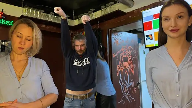 Snapshot of dirtypub chatting on 11-15-25, 12:34 dirtypub online show from 11-15-25, 12:34