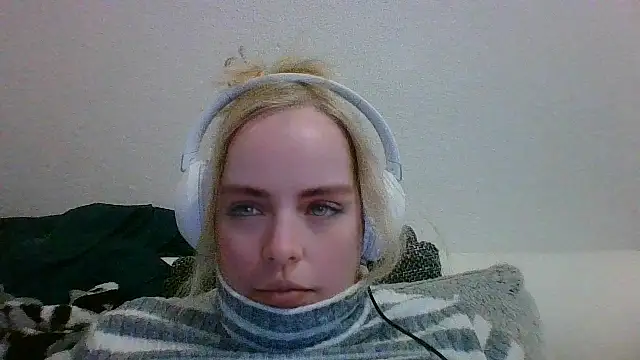 vaneza02 online show from 03-22-25, 07:53