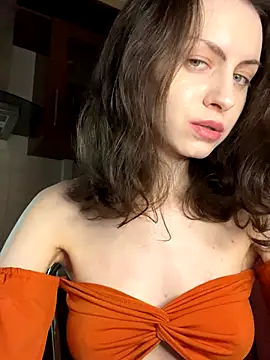 Snapshot of MissAnuta chatting on 10-28-25, 10:45 MissAnuta online show from 10-28-25, 10:45