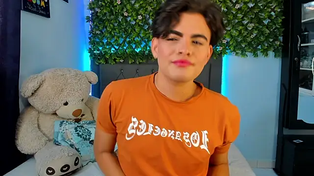 Snapshot of kamii_22 chatting on 12-17-24, 03:28 kamii 22 online show from 12-17-24, 03:28