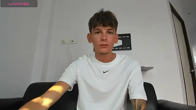 MiracleCam online show from 03-23-26, 01:42