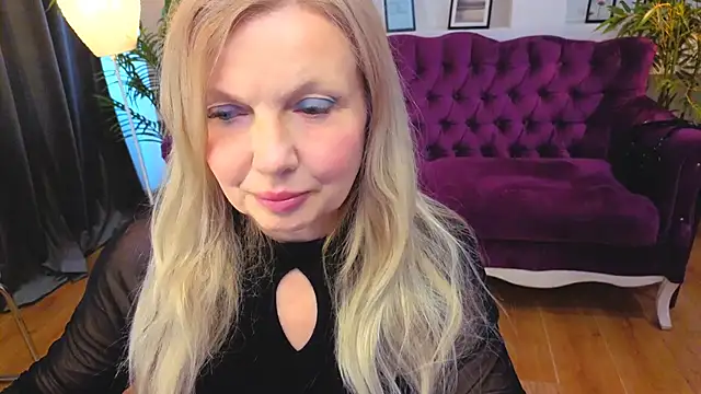 Abby Moore  online show from 05-08-26, 07:03