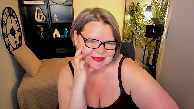 Shannonshine online show from 06-18-26, 01:37