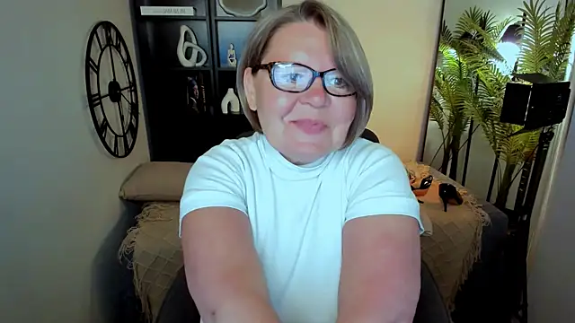 Shannonshine online show from 06-24-26, 01:10
