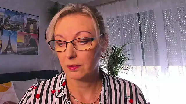 Snapshot of vanessa_chat chatting on 10-15-25, 01:22 vanessa chat online show from 10-15-25, 01:22