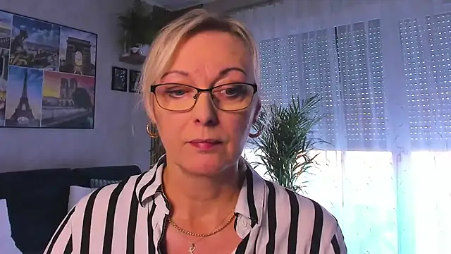 Snapshot of vanessa_chat chatting on 10-20-25, 01:33 vanessa chat online show from 10-20-25, 01:33