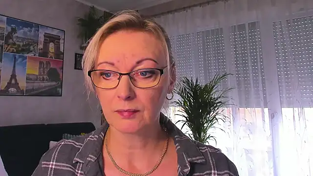 Snapshot of vanessa_chat chatting on 10-23-25, 01:21 vanessa chat online show from 10-23-25, 01:21