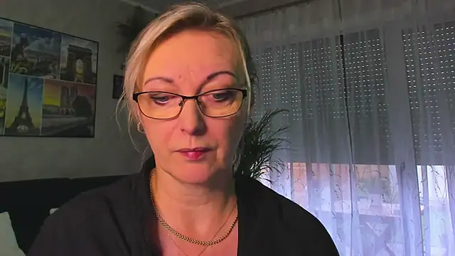 Snapshot of vanessa_chat chatting on 10-24-25, 06:21 vanessa chat online show from 10-24-25, 06:21