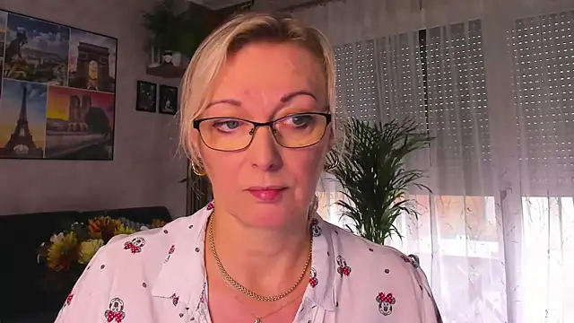 Snapshot of vanessa_chat chatting on 10-30-25, 02:18 vanessa chat online show from 10-30-25, 02:18