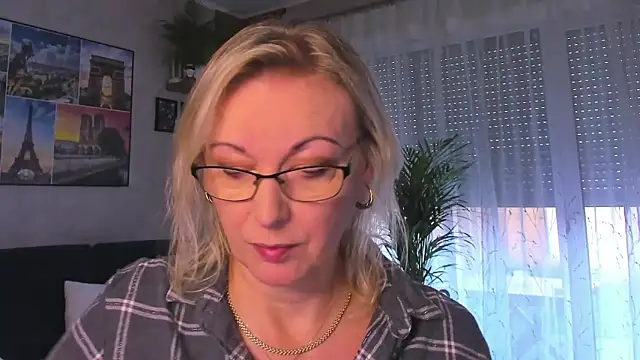 Snapshot of vanessa_chat chatting on 11-03-25, 02:18 vanessa chat online show from 11-03-25, 02:18