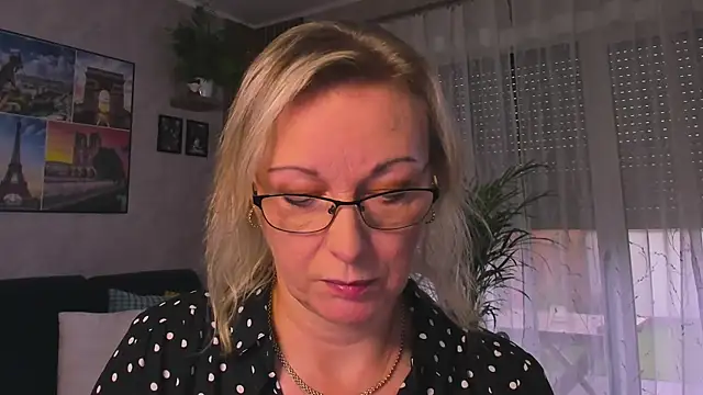 vanessa chat online show from 11-16-25, 02:33