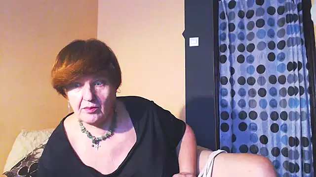 Snapshot of MioritaHard chatting on 12-25-24, 11:22 MioritaHard online show from 12-25-24, 11:22
