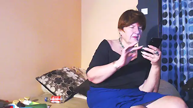 Snapshot of MioritaHard chatting on 01-10-25, 09:02 MioritaHard online show from 01-10-25, 09:02
