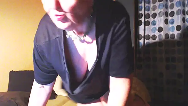 Snapshot of MioritaHard chatting on 01-15-25, 11:19 MioritaHard online show from 01-15-25, 11:19
