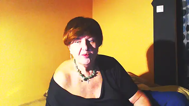 Snapshot of MioritaHard chatting on 02-06-25, 09:17 MioritaHard online show from 02-06-25, 09:17