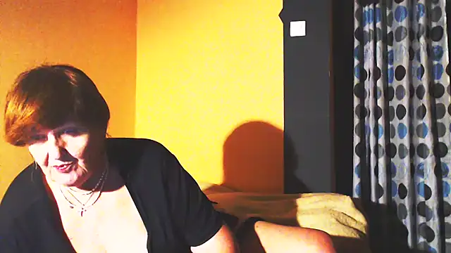Snapshot of MioritaHard chatting on 02-08-25, 12:49 MioritaHard online show from 02-08-25, 12:49