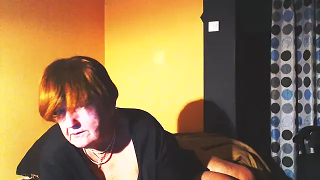 Snapshot of MioritaHard chatting on 03-06-25, 12:00 MioritaHard online show from 03-06-25, 12:00