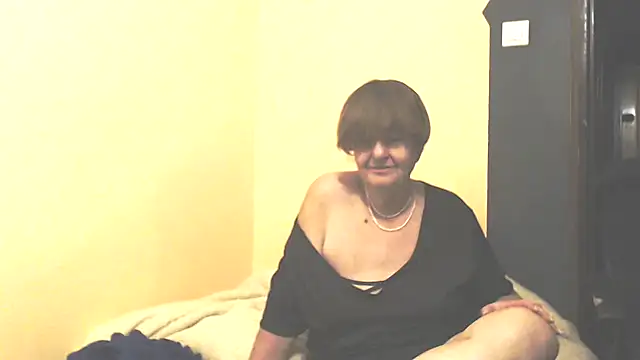 Snapshot of MioritaHard chatting on 09-13-25, 11:15 MioritaHard online show from 09-13-25, 11:15