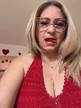 Snapshot of x_elena_x chatting on 02-14-25, 08:52 x elena x online show from 02-14-25, 08:52