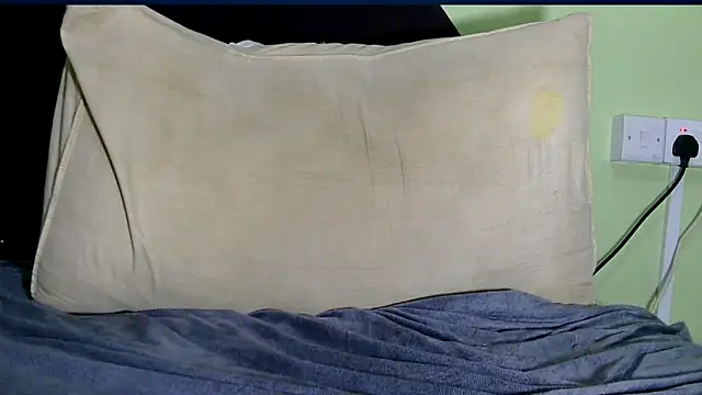 sweetchoco2020 online show from 10-14-25, 01:39