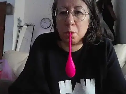 Snapshot of milkarock chatting on 01-28-25, 08:57 milkarock online show from 01-28-25, 08:57