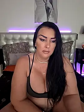 Snapshot of TiffanyRoxx chatting on 02-13-26, 12:01 TiffanyRoxx online show from 02-13-26, 12:01