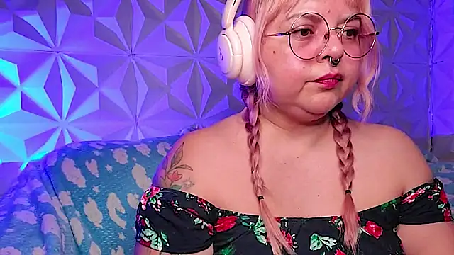Snapshot of Satyn_doll chatting on 04-19-26, 10:12 Satyn doll online show from 04-19-26, 10:12