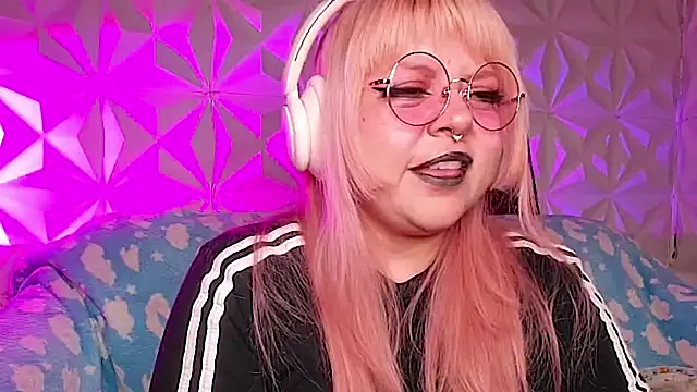 Snapshot of Satyn_doll chatting on 04-28-26, 02:27 Satyn doll online show from 04-28-26, 02:27