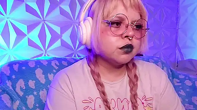 Snapshot of Satyn_doll chatting on 04-29-26, 02:26 Satyn doll online show from 04-29-26, 02:26