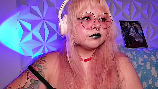 Snapshot of Satyn_doll chatting on 04-30-26, 11:31 Satyn doll online show from 04-30-26, 11:31