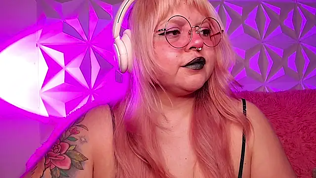 Snapshot of Satyn_doll chatting on 05-04-26, 11:45 Satyn doll online show from 05-04-26, 11:45