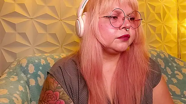 Snapshot of Satyn_doll chatting on 05-10-26, 12:27 Satyn doll online show from 05-10-26, 12:27