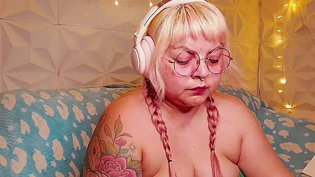 Satyn doll online show from 06-16-26, 12:24