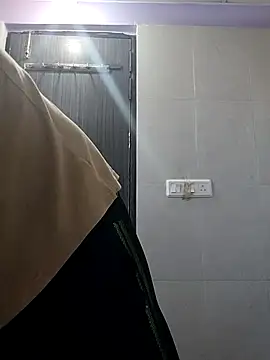 Snapshot of indianguy21 chatting on 12-05-25, 10:02 indianguy21 online show from 12-05-25, 10:02